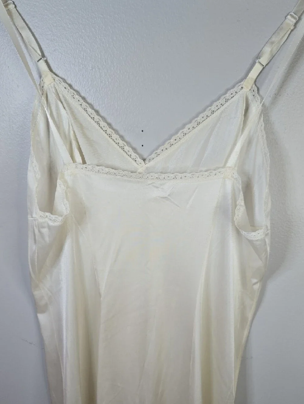 Vintage Classic Cream Colored Satin Feel Lace Trim Hem Slip Dress - Picture 4 of 10